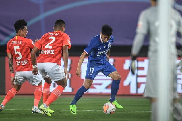 拉菲尼亚本赛季西甲14轮8球 距个人纪录还差3球